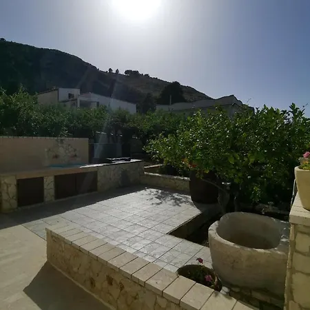 Holiday home Girolama