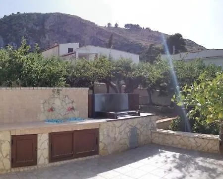 Holiday home Girolama *